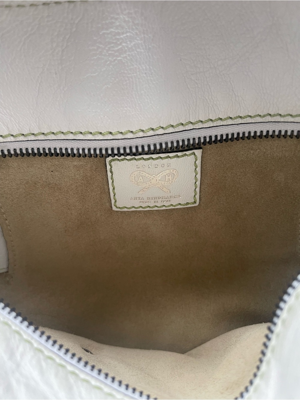 Anya Hindmarch White Leather Y2K Shoulder Bag with Oversized Buckle - Picture 4 of 12